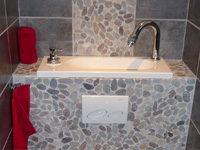 WiCi Bati, der Wand-WC mit einem komplett integrierten Handwaschbecken - Herr R - 2 auf 2